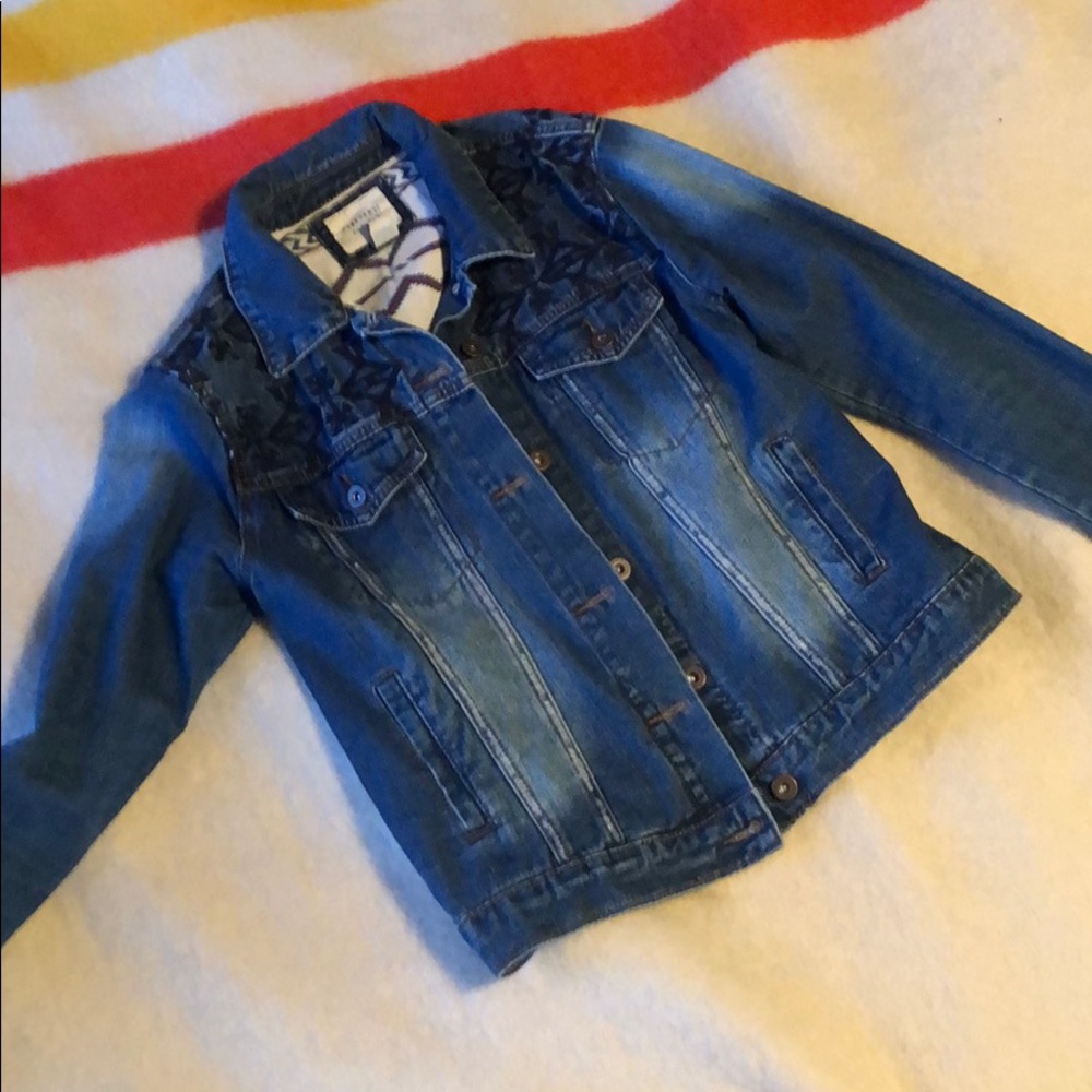🏇2 for $30 🏇 Embellished Aztec denim jacket